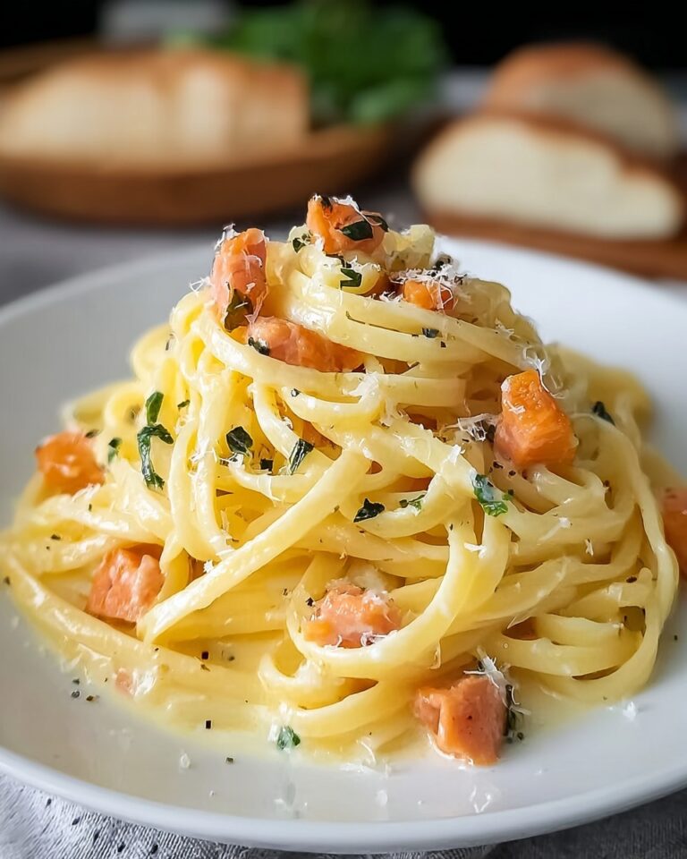 Smoked Salmon Carbonara – A Delicious Twist on Classic Pasta Recipe